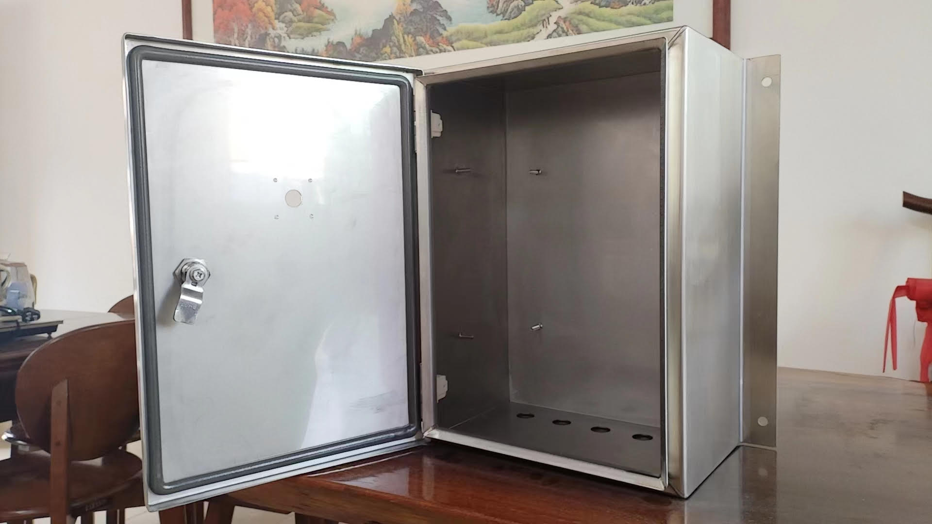 How To Choose The Right Electrical Enclosure Material插图2 How To Choose The Right Electrical Enclosure Material插图2