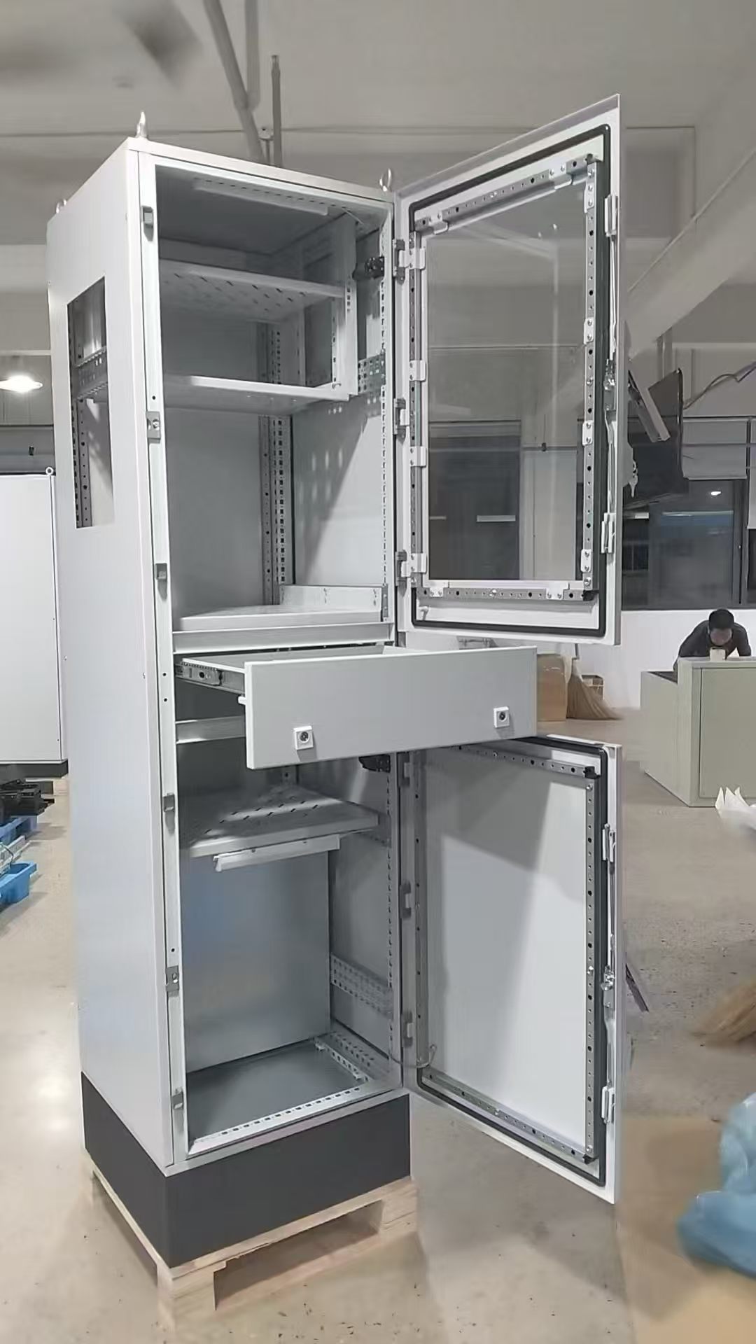Heavy Duty Battery Enclosure for Desert Applications (3–5 Ton Load Capacity)插图2 Heavy Duty Battery Enclosure for Desert Applications (3–5 Ton Load Capacity)插图2