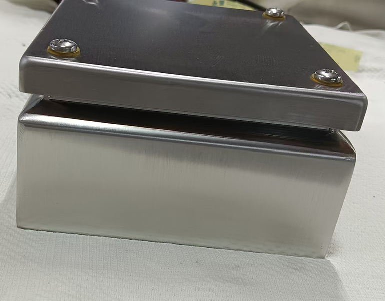 How to choose stainless steel junction box for coastal environments?插图1 How to choose stainless steel junction box for coastal environments?插图1