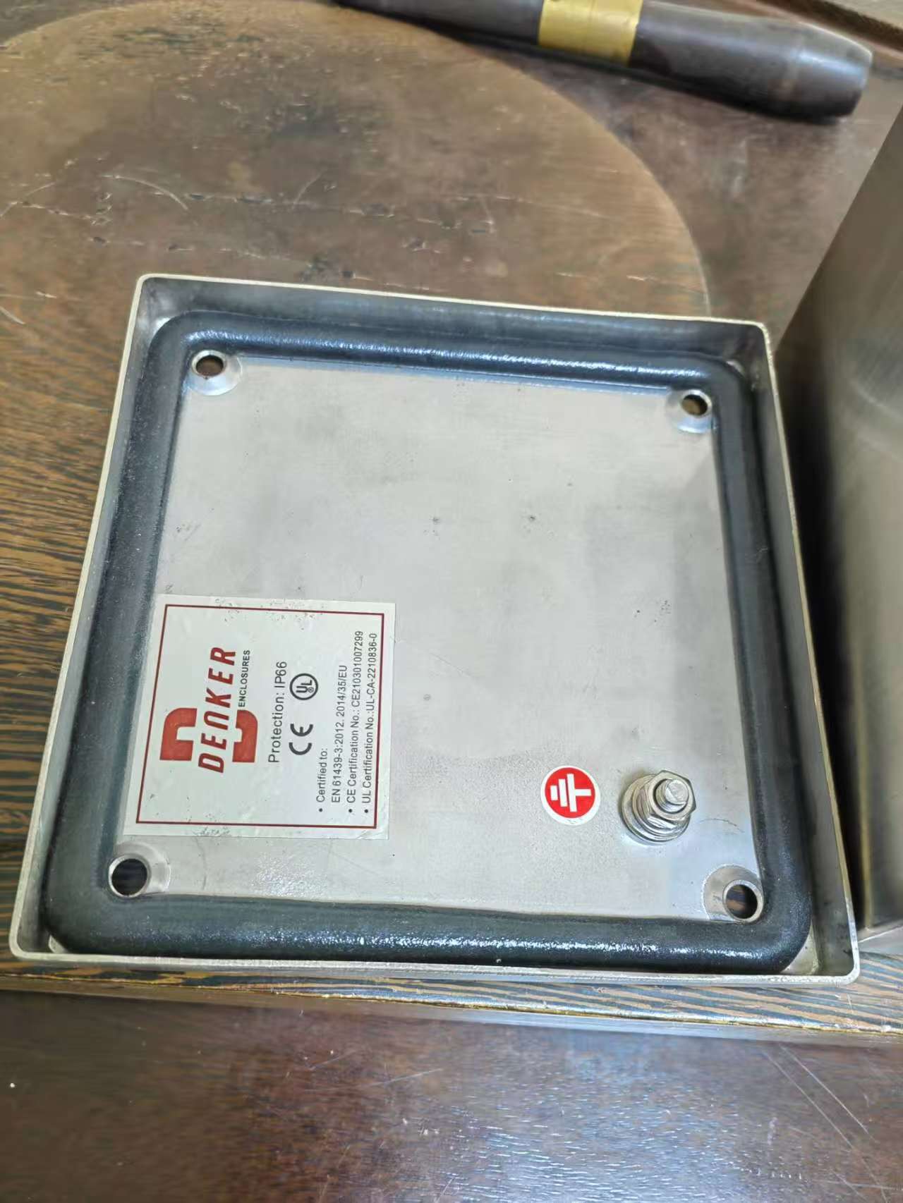 How to choose stainless steel junction box for coastal environments?插图2 How to choose stainless steel junction box for coastal environments?插图2