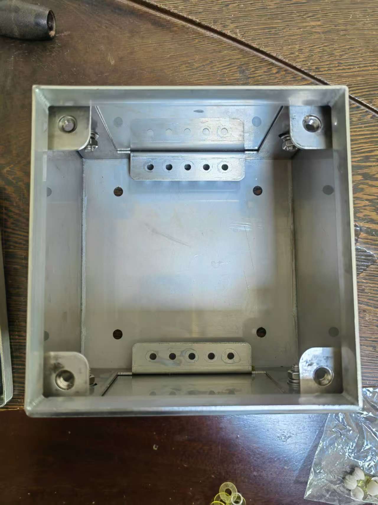 How to choose stainless steel junction box for coastal environments?插图3 How to choose stainless steel junction box for coastal environments?插图3