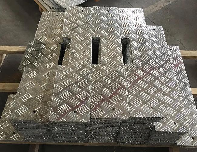 <noscript><img loading= Aluminium Tread Plate and Galvanised Steel Laser Cutting for Custom Deck Panels插图2